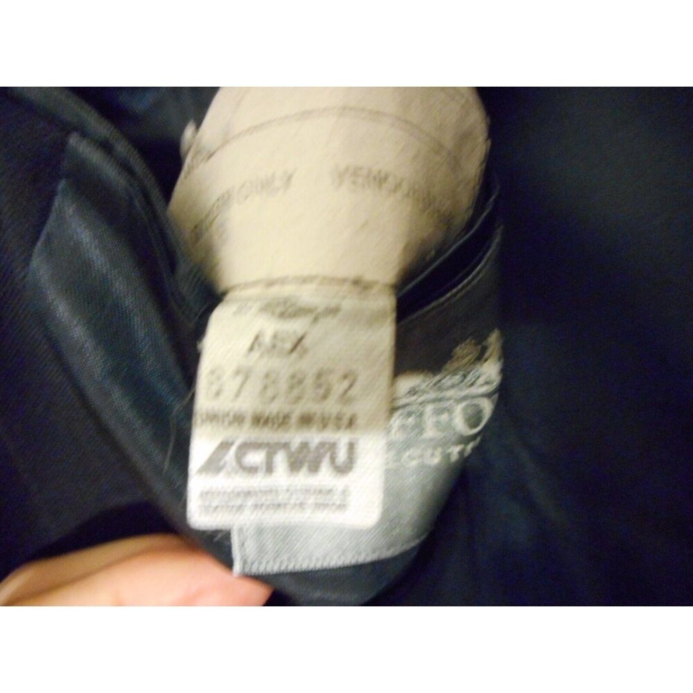 Vintage Stafford Navy Blue Pinstripe Wool Suit w/ Pleated pants - Union Label - Picture 11 of 12